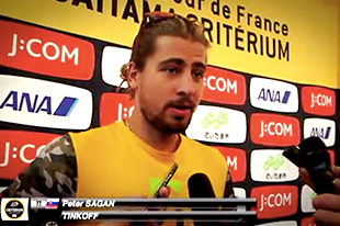 大会前日、取材インタビューに応える選手達。