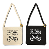 キャンバスサコッシュ［缶バッジ付き］（NAT/BLK）