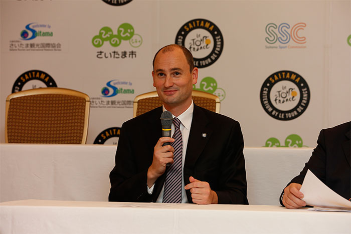 大会前夜に市内で記者会見が行われ、ツール・ド・フランスを主…