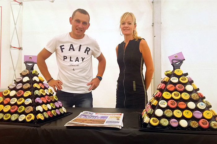 【7/24（金）の現地便り】（１）ツール・ド・フランスのロゴ入…