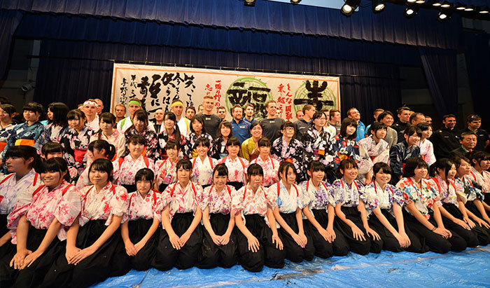 さいたま市内交流会の最後には県立与野高校の生徒たちと日本文…
