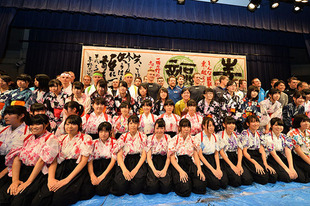 さいたま市内交流会の最後には県立与野高校の生徒たちと日本文化に触れた選手達が笑顔で記念撮影。