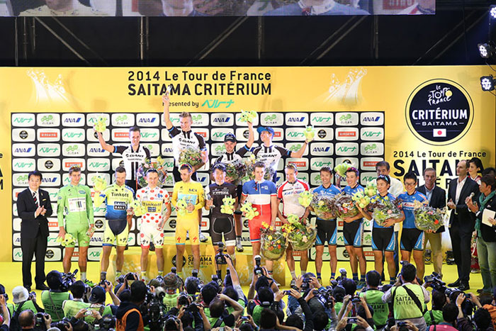 多くの報道陣や観客に祝福されて、2014 年大会は盛大なフィナー…