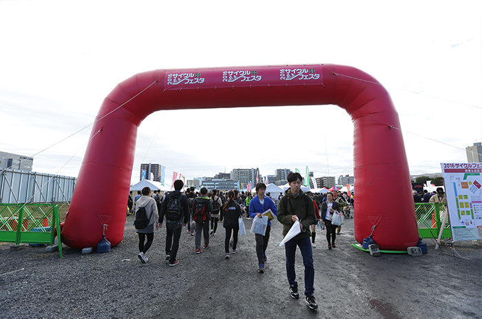 自転車に関連するブースや自転車乗車体験ができるスポットなど…