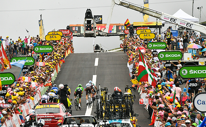 第12ステージ、ラスト200メートルの「壁」を制したのはロメン・…