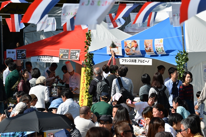 さいたま市の名産に加え、フランス料理も味わえるブースを展開。