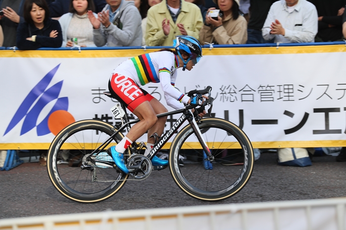 パラサイクリングロード世界選手権のタイムトライアルで優勝し…