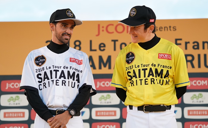 野球を体験するために、オリジナルユニフォームに身を包んだ選…