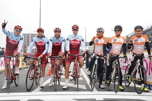 大会の始まりを告げるオープニング走行。