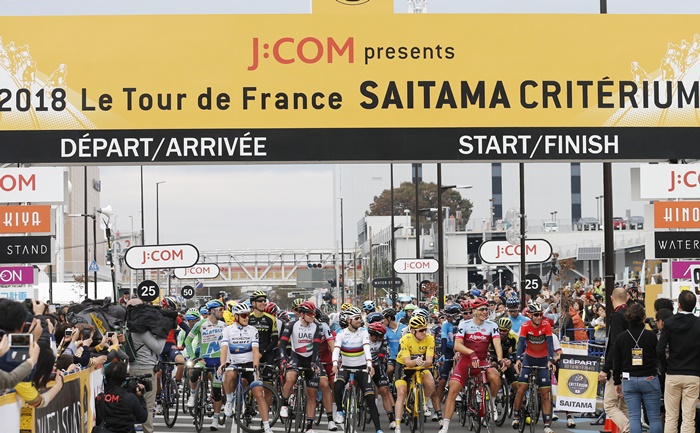 いよいよ始まるメインレース。スタートゲートに選手たちが集合…