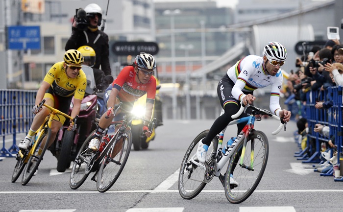 優勝の行方は上位3人に絞られ、観客の盛り上がりも最高潮に。