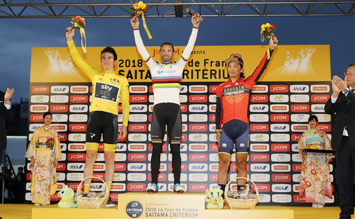 表彰台の頂点に立ったアレハンドロ・バルベルデ選手。会場は拍…